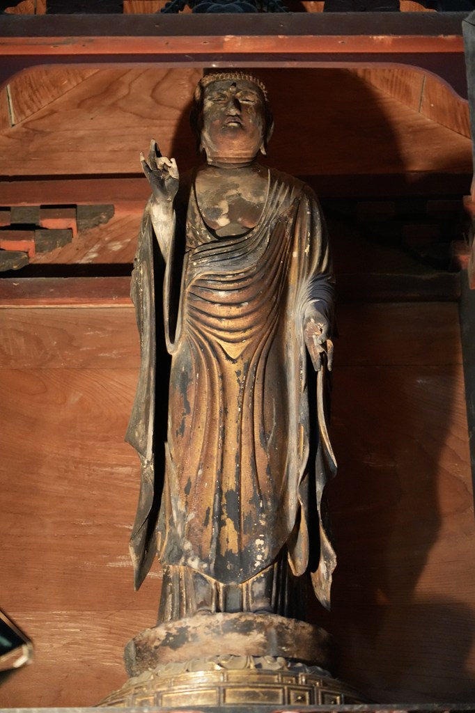 秘仏・木造釈迦如来立像（国指定重要文化財）※毎年1月18日の初観音大祭で御開扉