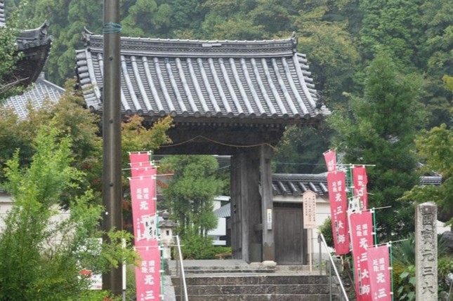 山門（四日市市指定文化財）・鐘楼・地蔵堂・聖天堂・観音堂・三十三観音