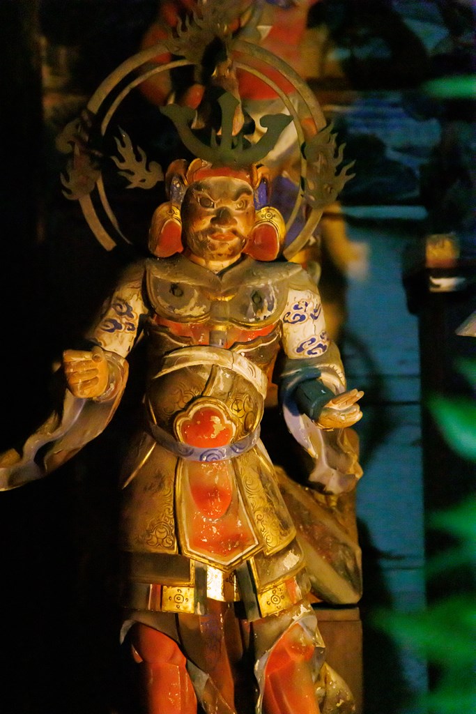 本堂におまつりされる仏さま