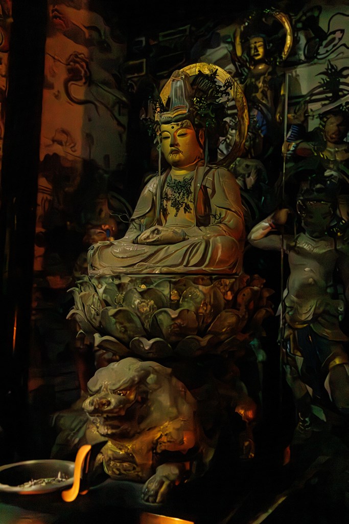 文殊菩薩騎獅像（福崎町指定文化財）