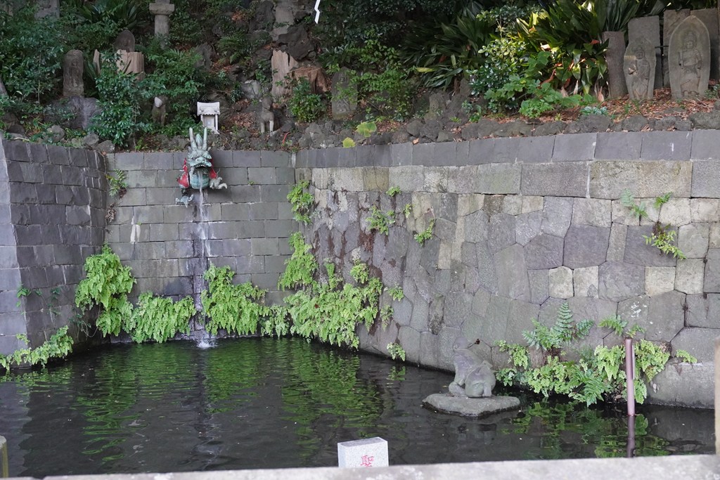 独鈷滝・垢離堂（こりどう）