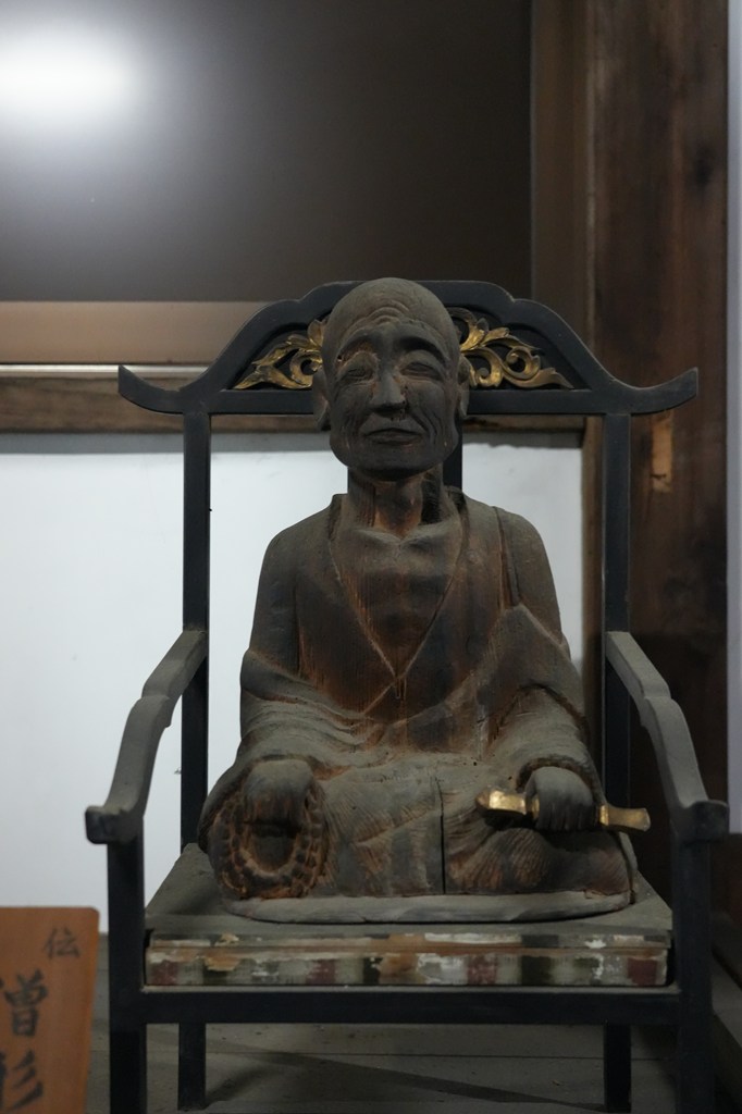 金剛定寺の魅力的な仏様