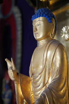 本堂におまつりされる仏様たち