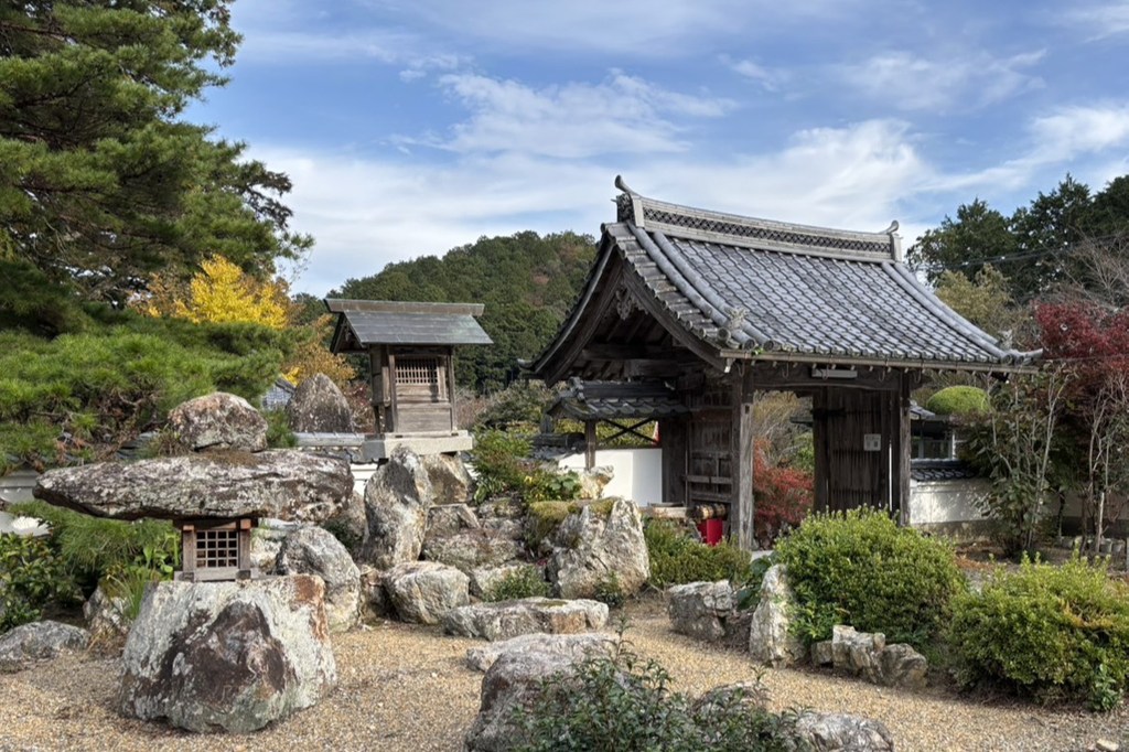 本堂・山門・陰陽の庭・枯山水庭園（本堂前）