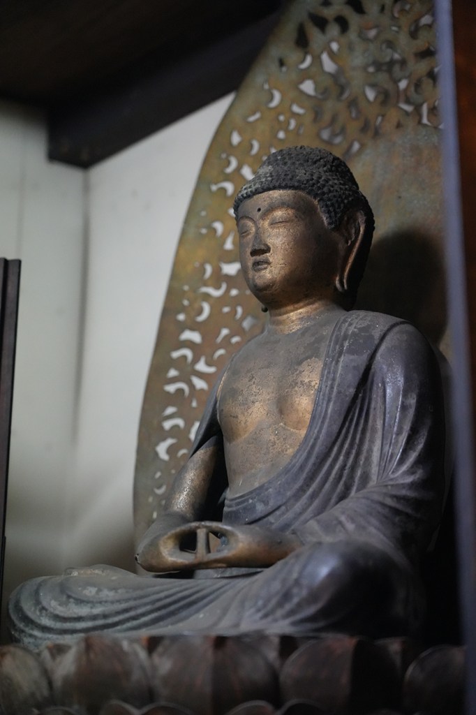 銅造不動明王坐像・銅造阿弥陀如来坐像（越前町指定文化財）