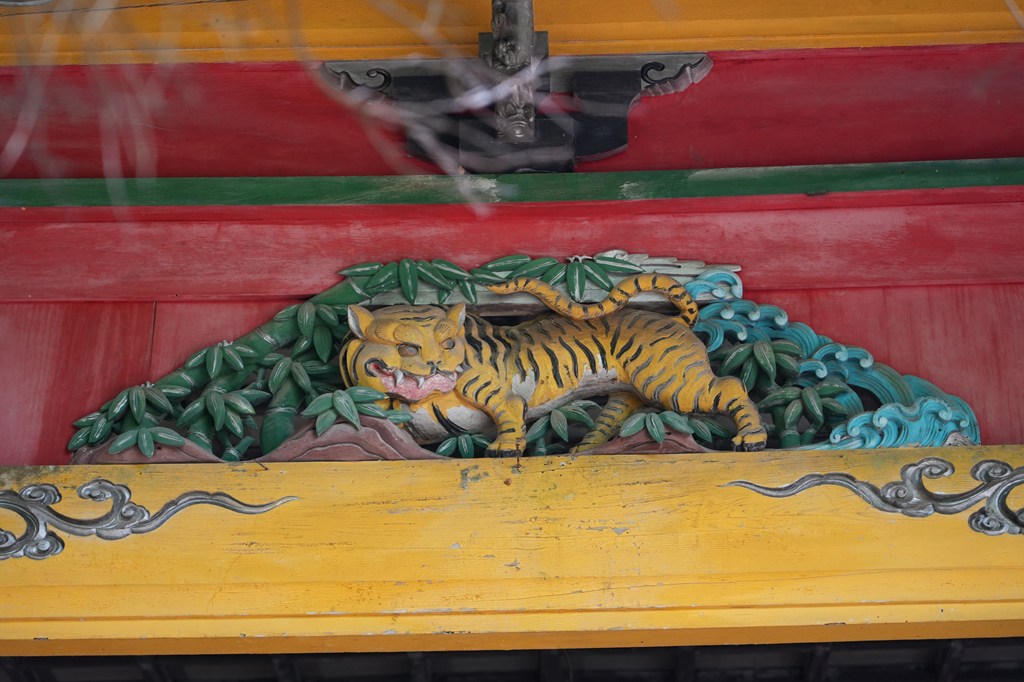 本堂（崩落・老朽化のため、立ち入りを制限しております）