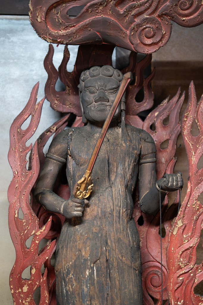 木造不動明王立像