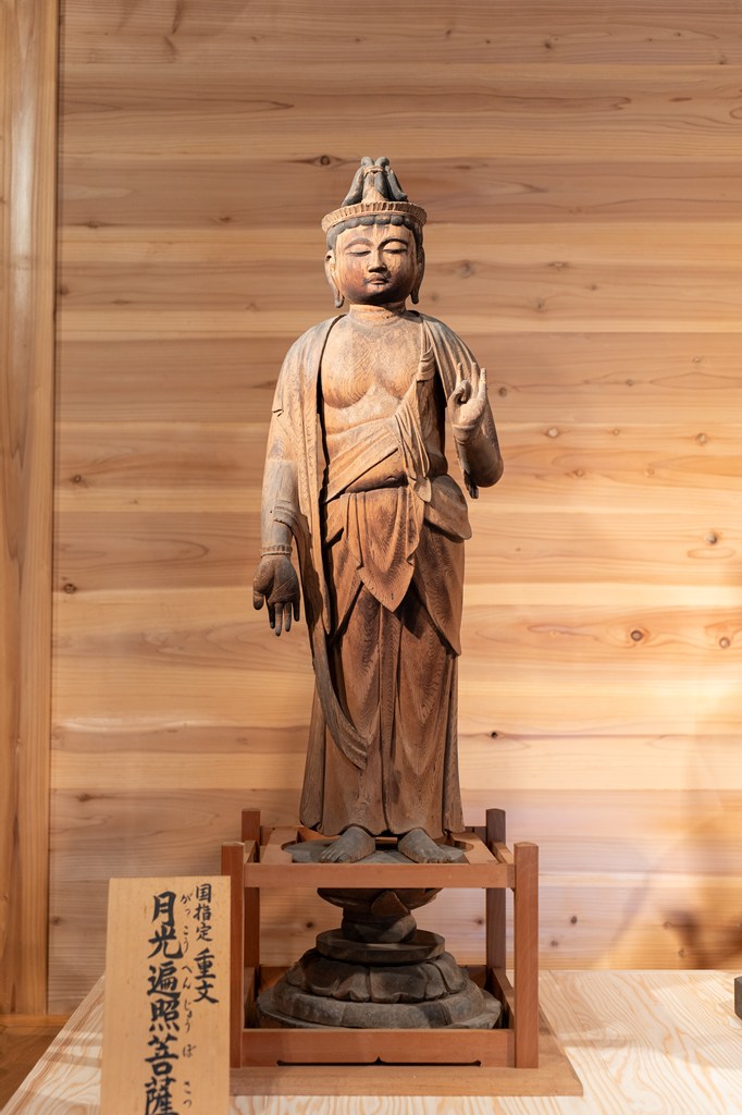 御本尊・木造薬師三尊像（国指定重要文化財）