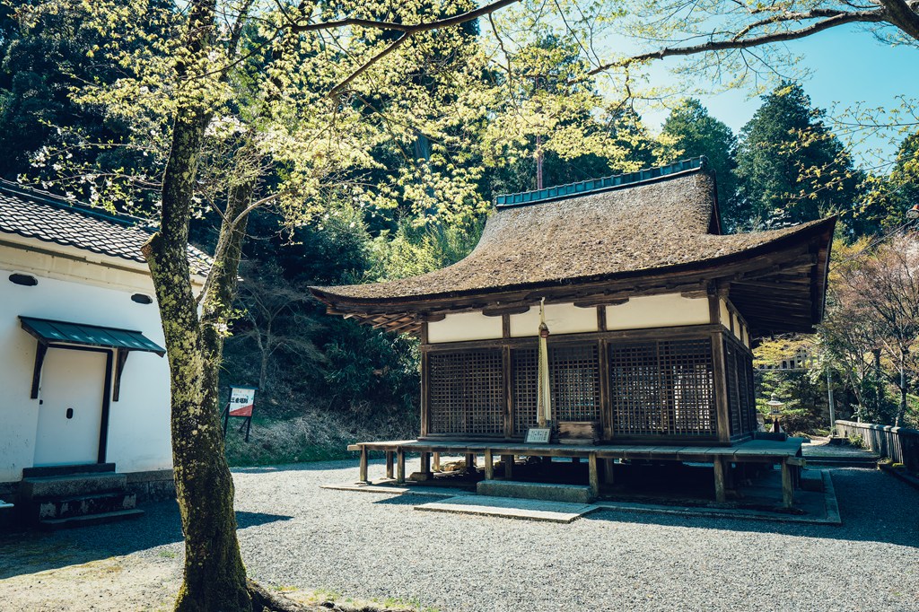 白山神社（拝殿：国指定重要文化財）