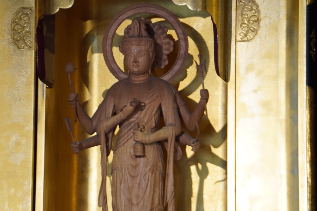 秘仏御本尊・延命観音菩薩立像（国指定重要文化財）