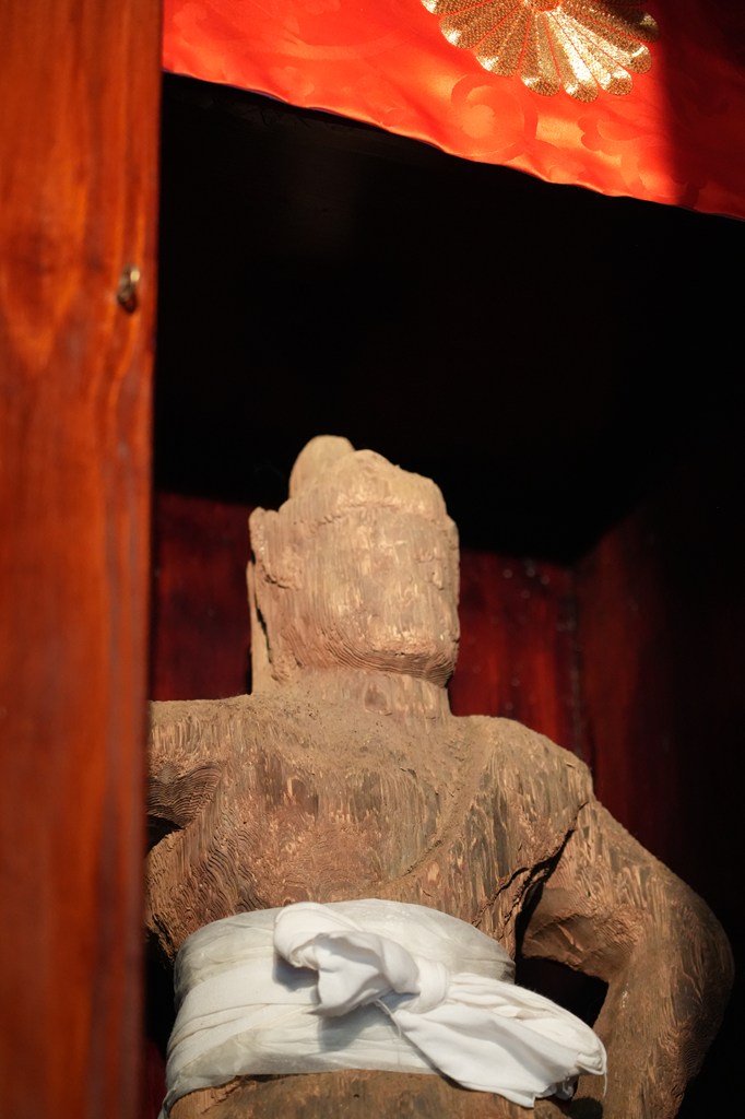 木造蔵王権現立像（越前町指定文化財） ※毎年11月3日の万灯会の際に御開扉