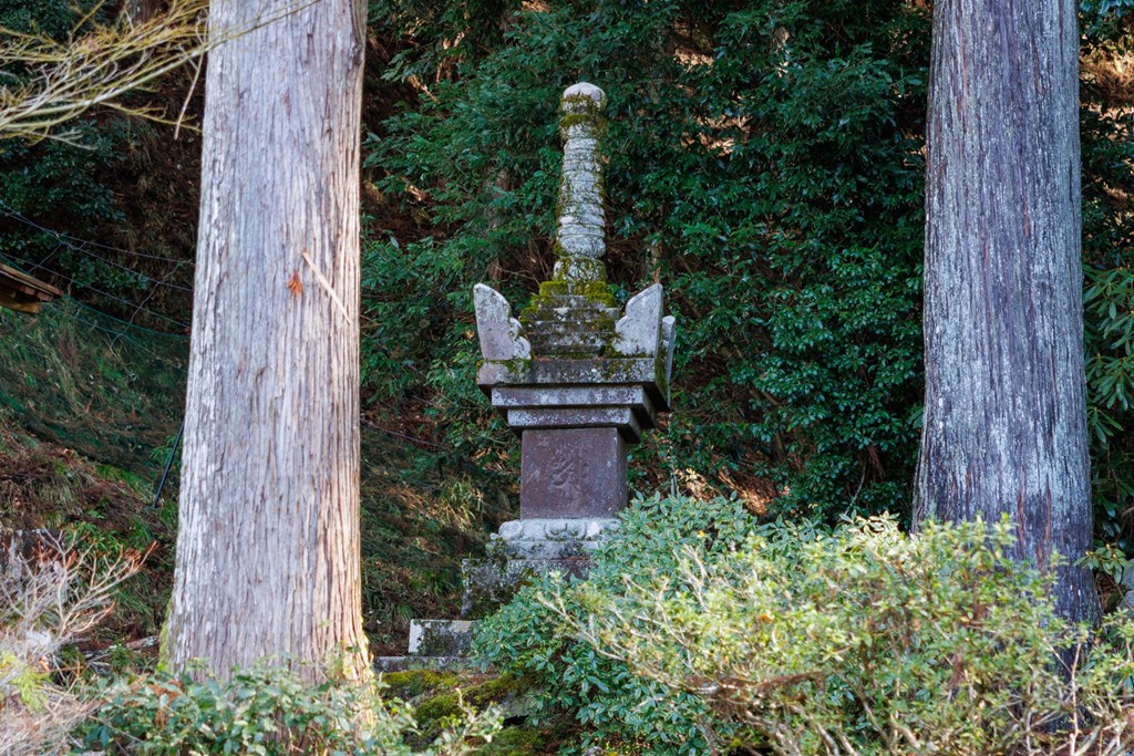 石造宝篋印塔（国指定重要文化財）