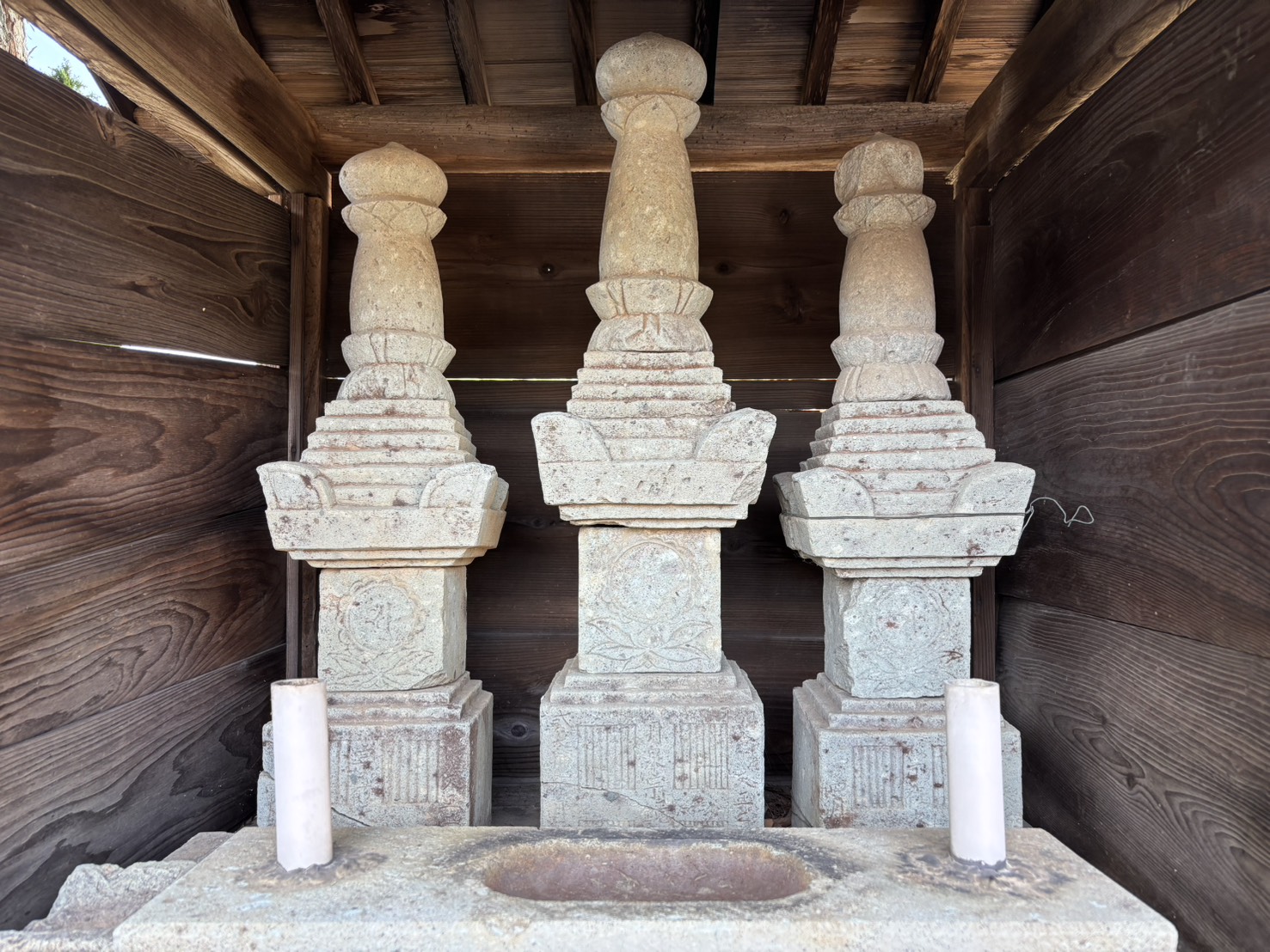 朝倉景鏡公供養塔