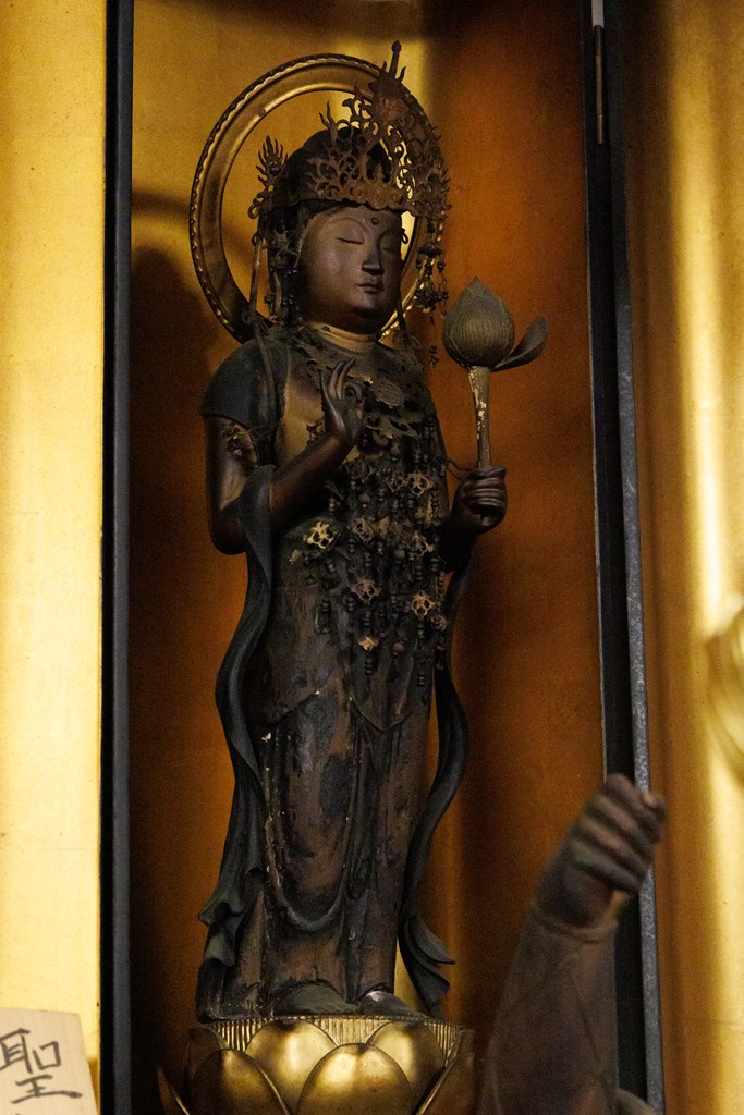 木造聖観音菩薩立像（米原市指定文化財）