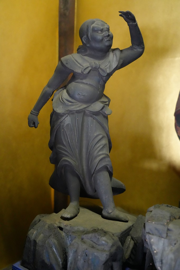 腹籠不動明王立像・お前立不動明王立像（越前市指定文化財）