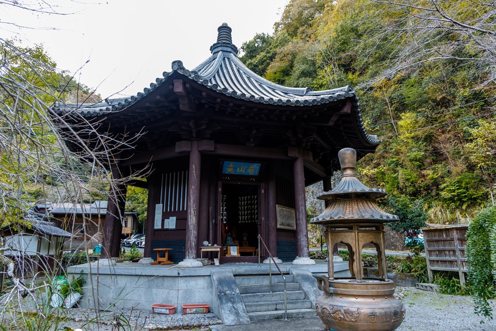 霊仙三蔵記念堂