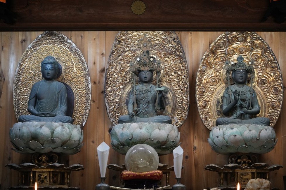 お前立・越知山三所大権現像（銅造十一面観音菩薩坐像・銅造聖観音菩薩坐像・銅造阿弥陀如来坐像、越前町指定文化財）
